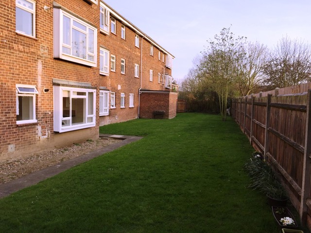 Image of 2 bedroom Apartment to rent in Whernside Close London SE28 at Whernside Close Thamesmead London, SE28 8HB