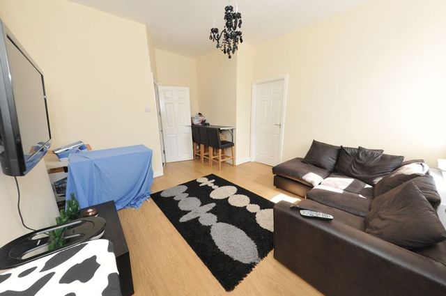  Image of 1 bedroom House Share to rent in Whitehall Road Bensham Gateshead NE8 at Whitehall Road Bensham Gateshead, NE8 4PS