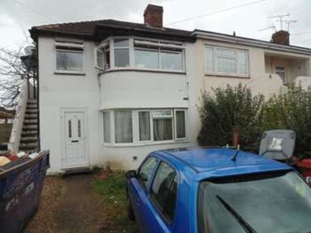  Image of 1 bedroom Flat for sale in Wiltshire Avenue Farnham Royal Slough SL2 at Wiltshire Avenue  Slough, SL2 1BA