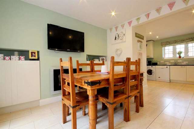  Image of 3 bedroom Semi-Detached house for sale in Windmill Road Hemel Hempstead Industrial Estate Hemel Hempstead HP2 at Windmill Road  Hemel Hempstead, HP2 4BX