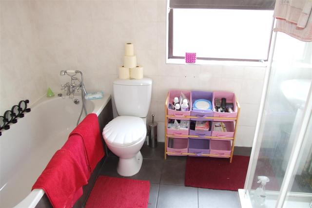  Image of 3 bedroom End of Terrace for sale in Windsor Road Rushden NN10 at Rushden Northamptonshire Rushden, NN10 0BB