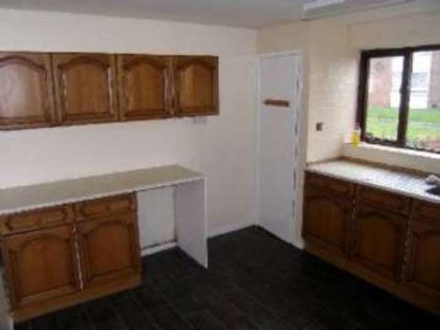  Image of 3 bedroom Terraced house to rent in Woburn Close Macclesfield SK10 at Woburn Close  MACCLESFIELD, SK10 3AS