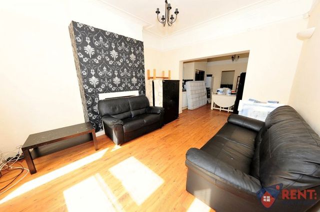  Image of 2 bedroom Flat to rent in Wolseley Gardens Newcastle upon Tyne NE2 at Wolseley Gardens Jesmond Heaton, NE2 1HR