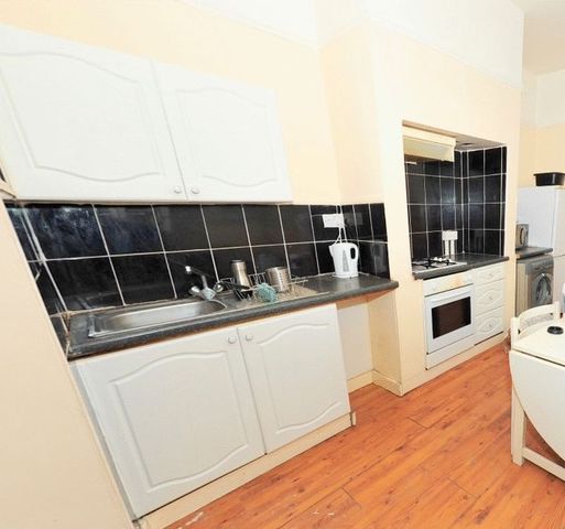  Image of 2 bedroom Flat to rent in Wolseley Gardens Newcastle upon Tyne NE2 at Wolseley Gardens Jesmond Heaton, NE2 1HR