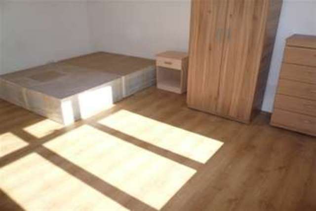  Image of 1 bedroom Flat to rent in Woodberry Grove London N4 at London, N4 1SN