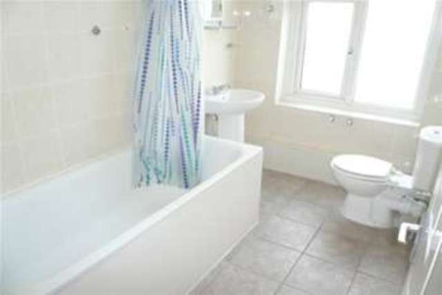  Image of 1 bedroom Flat to rent in Woodberry Grove London N4 at London, N4 1SN