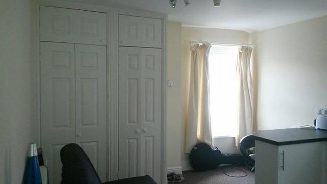  Image of 1 bedroom Studio flat to rent in Wyndham Crescent Canton Cardiff CF11 at Cardiff, CF11 9EF
