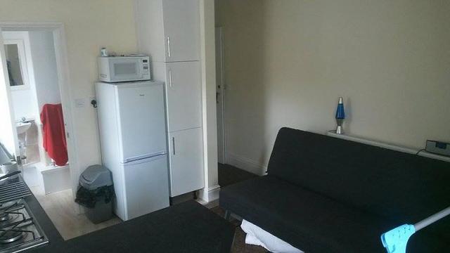  Image of 1 bedroom Studio flat to rent in Wyndham Crescent Canton Cardiff CF11 at Cardiff, CF11 9EF