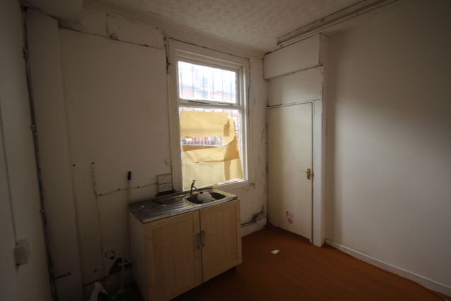  Image of 2 bedroom Flat to rent in York Road Leeds LS9 at York Road  Richmond Hill, Leeds, West Yor, LS9 9LN
