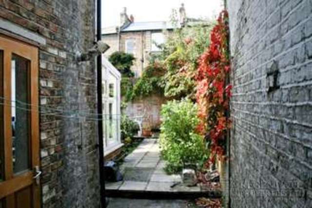  Image of 1 bedroom Terraced house to rent in York Way London N7 at York Way  Camden Town, N7 9QF