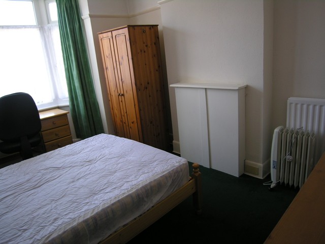  Image of 4 bedroom Detached house to rent in Frampton Road Winton Bournemouth BH9 at Bournemouth, BH9 1HD