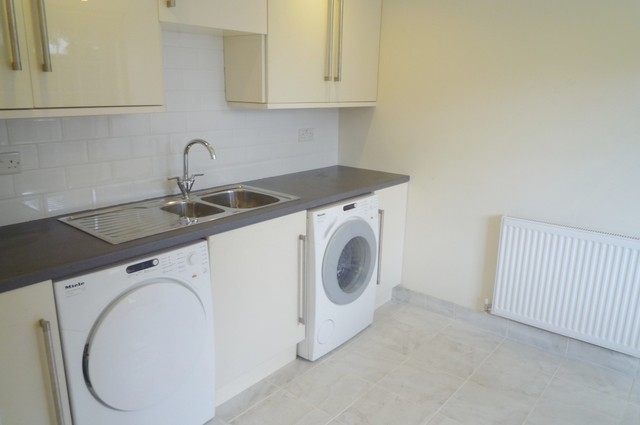  Image of 4 bedroom Detached house to rent in Riverside Gardens Old Woking Woking GU22 at Old Woking  Woking, GU22 9LJ