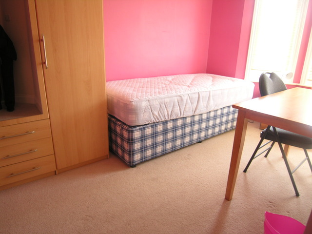  Image of 5 bedroom Detached house to rent in Capstone Road Bournemouth BH8 at Bournemouth, BH8 8RT