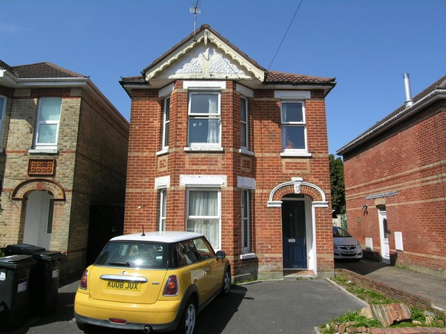  Image of 6 bedroom Detached house to rent in Osborne Road Winton Bournemouth BH9 at Bournemouth, BH9 2JL
