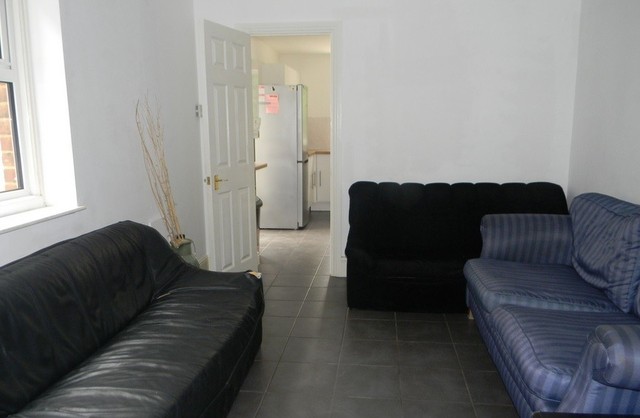  Image of 6 bedroom Detached house to rent in Osborne Road Winton Bournemouth BH9 at Bournemouth, BH9 2JL