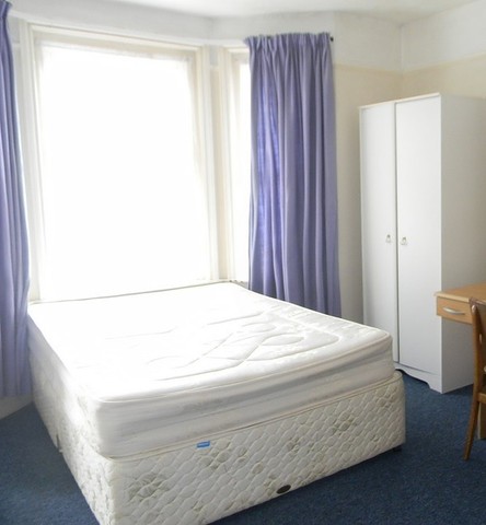  Image of 6 bedroom Detached house to rent in Osborne Road Winton Bournemouth BH9 at Bournemouth, BH9 2JL