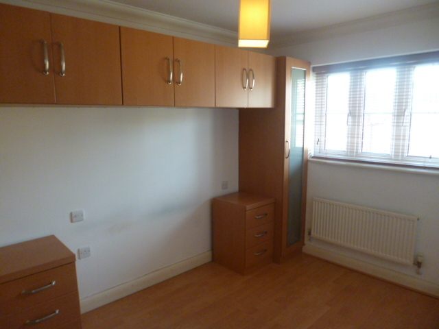  Image of 3 bedroom Town House to rent in Adams Mews Newtown Road Liphook GU30 at Liphook, GU30 7HB