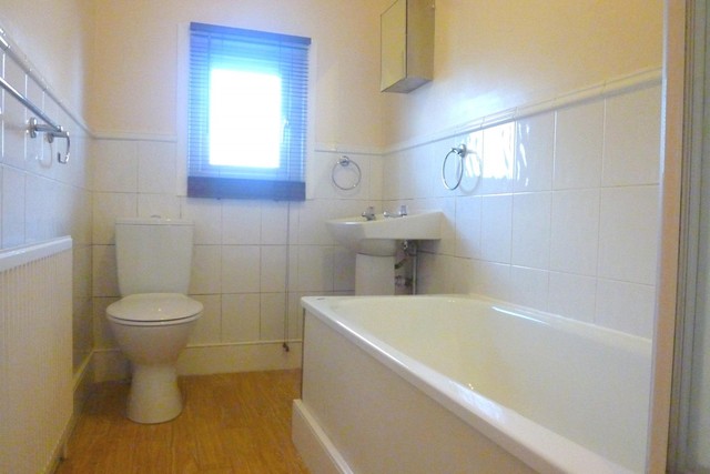  Image of 1 bedroom Ground Flat to rent in Addiscombe Road Croydon CR0 at East Croydon, CR0 6SE