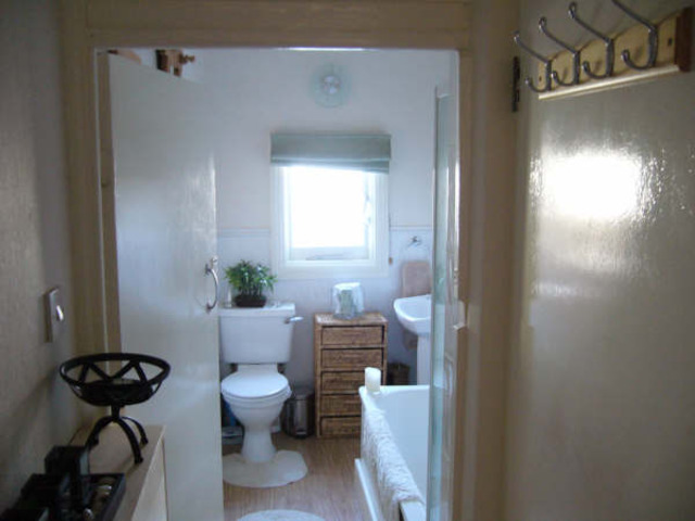 Image of 1 bedroom Ground Flat to rent in Addiscombe Road Croydon CR0 at East Croydon, CR0 6SE