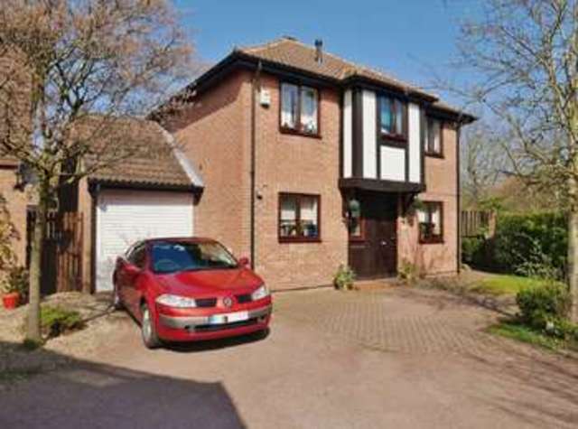  Image of 4 bedroom Detached house for sale in Alexander Close Abingdon OX14 at Abingdon, OX14 1XA