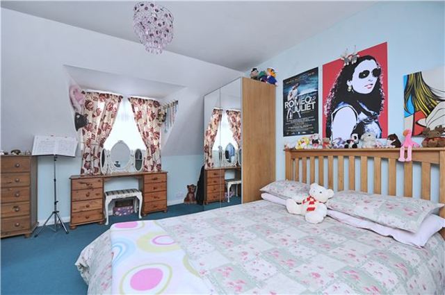  Image of 3 bedroom Semi-Detached house for sale in Alington Grove Wallington SM6 at Surrey, SM6 9NH