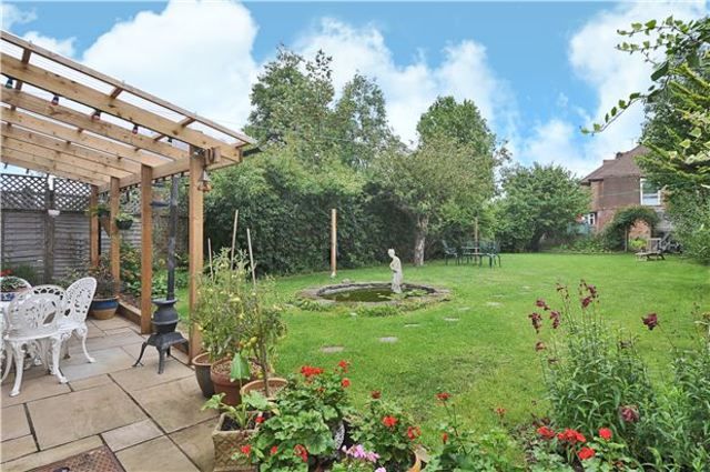  Image of 3 bedroom Semi-Detached house for sale in Alington Grove Wallington SM6 at Surrey, SM6 9NH