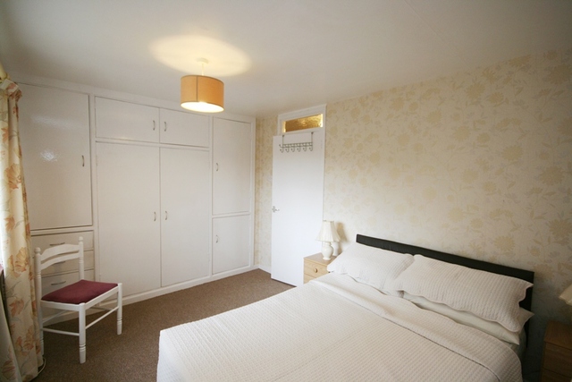  Image of 1 bedroom Flat to rent in Alloway Gardens Kirkintilloch Glasgow G66 at Kirkintilloch East Dunbartonshire East Dunbartonshire, G66 2RJ