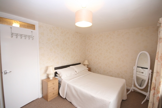  Image of 1 bedroom Flat to rent in Alloway Gardens Kirkintilloch Glasgow G66 at Kirkintilloch East Dunbartonshire East Dunbartonshire, G66 2RJ