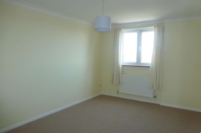  Image of 2 bedroom Flat to rent in Craneswater Park Southsea PO4 at Craneswater Park  Southsea, PO4 0NX