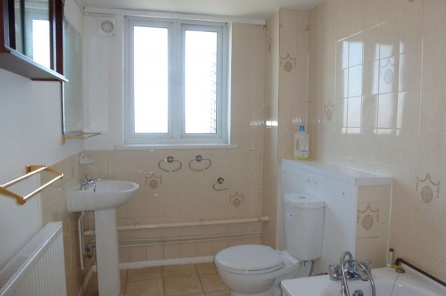  Image of 2 bedroom Flat to rent in Craneswater Park Southsea PO4 at Craneswater Park  Southsea, PO4 0NX