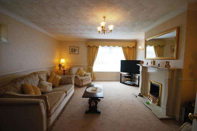  Image of 2 bedroom Bungalow for sale in Ardleigh Avenue Southport PR8 at Kew  Southport, PR8 6UD