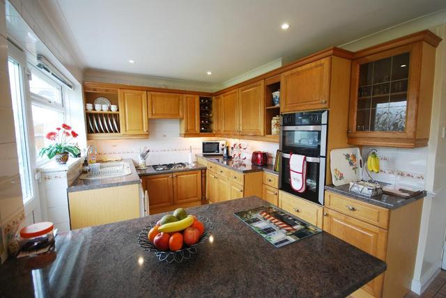  Image of 2 bedroom Bungalow for sale in Ardleigh Avenue Southport PR8 at Kew  Southport, PR8 6UD