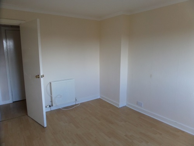  Image of 2 bedroom Flat to rent in Ardshiel Avenue Edinburgh EH4 at Drum Brae Edinburgh Edinburgh, EH4 7LJ