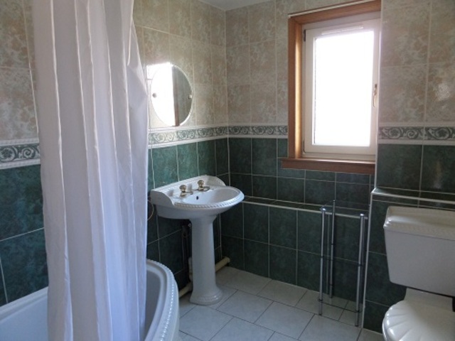  Image of 2 bedroom Flat to rent in Ardshiel Avenue Edinburgh EH4 at Drum Brae Edinburgh Edinburgh, EH4 7LJ