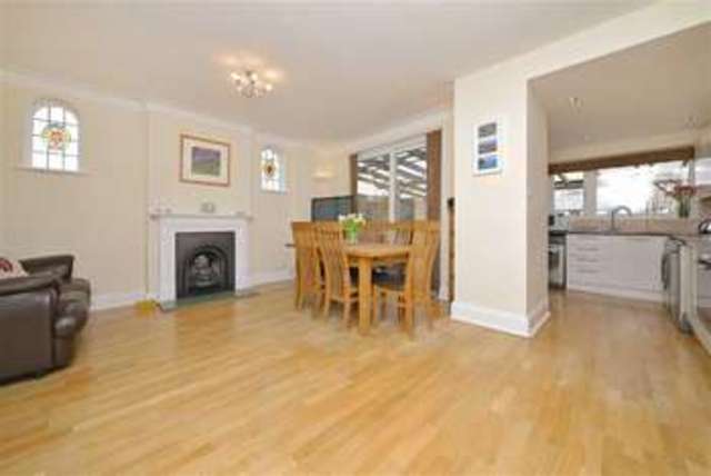  Image of 3 bedroom Property for sale in Arlow Road London N21 at Arlow Road Winchmore Hill Winchmore Hill, N21 3JS
