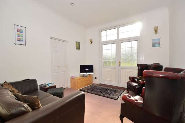  Image of 4 bedroom Semi-Detached house to rent in Ashurst Road London N12 at Ashurst Road North Finchley London, N12 9AU