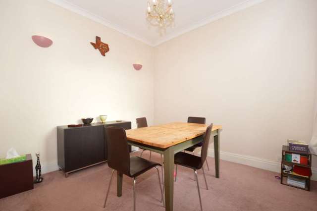  Image of 4 bedroom Semi-Detached house to rent in Ashurst Road London N12 at Ashurst Road North Finchley London, N12 9AU