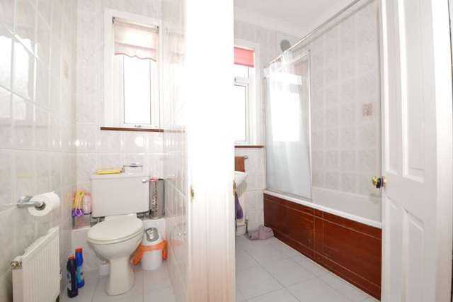  Image of 4 bedroom Semi-Detached house to rent in Ashurst Road London N12 at Ashurst Road North Finchley London, N12 9AU