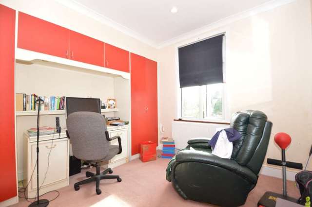  Image of 4 bedroom Semi-Detached house to rent in Ashurst Road London N12 at Ashurst Road North Finchley London, N12 9AU