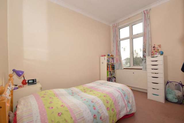  Image of 4 bedroom Semi-Detached house to rent in Ashurst Road London N12 at Ashurst Road North Finchley London, N12 9AU