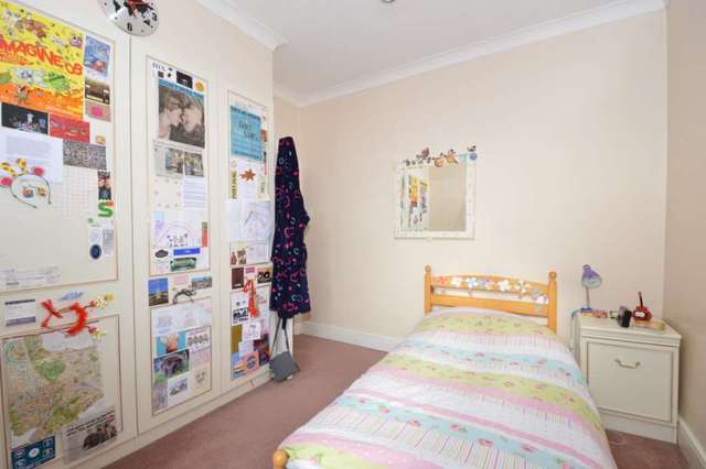  Image of 4 bedroom Semi-Detached house to rent in Ashurst Road London N12 at Ashurst Road North Finchley London, N12 9AU