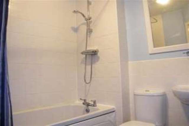  Image of 2 bedroom Flat to rent in Astley Brook Close Bolton BL1 at Bolton, BL1 8RT