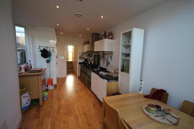  Image of 4 bedroom Flat to rent in Avenell Road London N5 at Highbury  London, N5 1DN