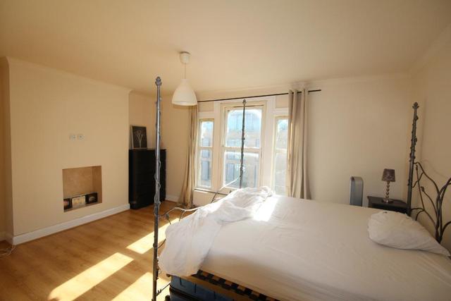  Image of 4 bedroom Flat to rent in Avenell Road London N5 at Highbury  London, N5 1DN