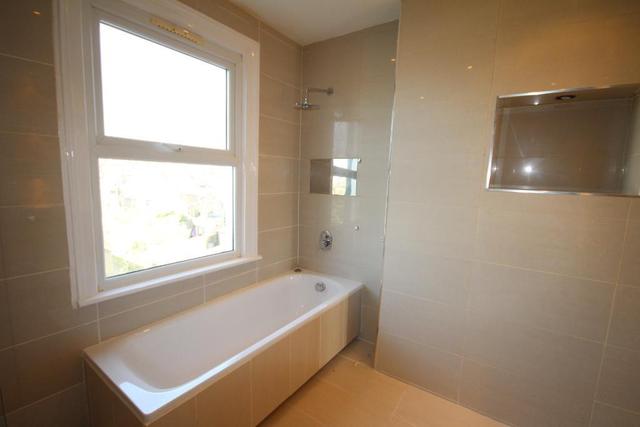  Image of 4 bedroom Flat to rent in Avenell Road London N5 at Highbury  London, N5 1DN