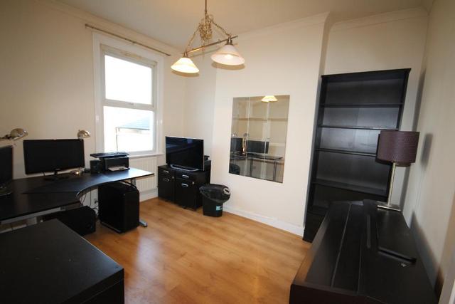  Image of 4 bedroom Flat to rent in Avenell Road London N5 at Highbury  London, N5 1DN