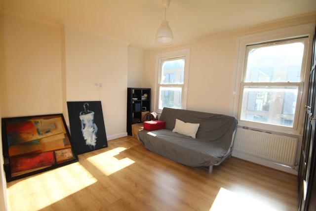  Image of 4 bedroom Flat to rent in Avenell Road London N5 at Highbury  London, N5 1DN