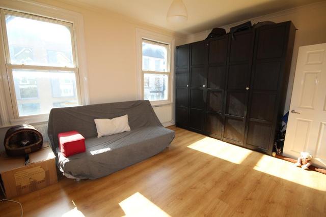  Image of 4 bedroom Flat to rent in Avenell Road London N5 at Highbury  London, N5 1DN