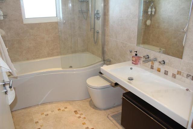  Image of 2 bedroom Apartment to rent in Ayton Drive Portland DT5 at Portland, DT5 1DT