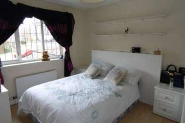  Image of 3 bedroom Detached house to rent in Bardwell Court Stanley Wakefield WF3 at Stanley Wakefield, WF3 4JN